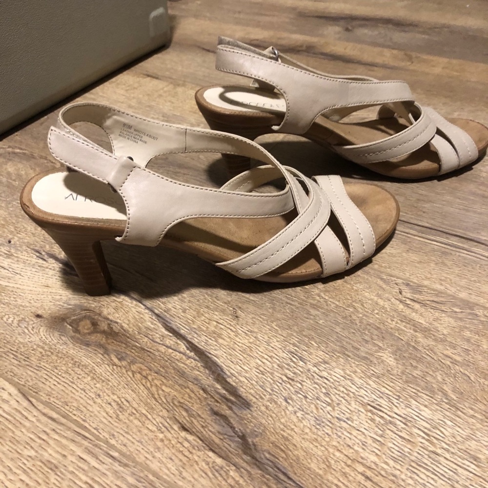 2 for $20 - EUC Strappy cream heeled sandals - Picture 4 of 9